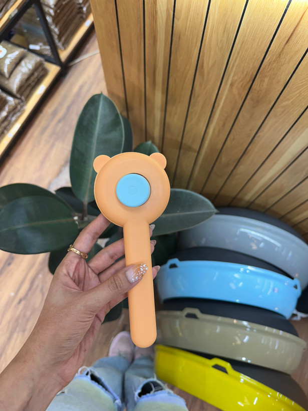 شانه سگ و گربه دارای دکمه تخلیه